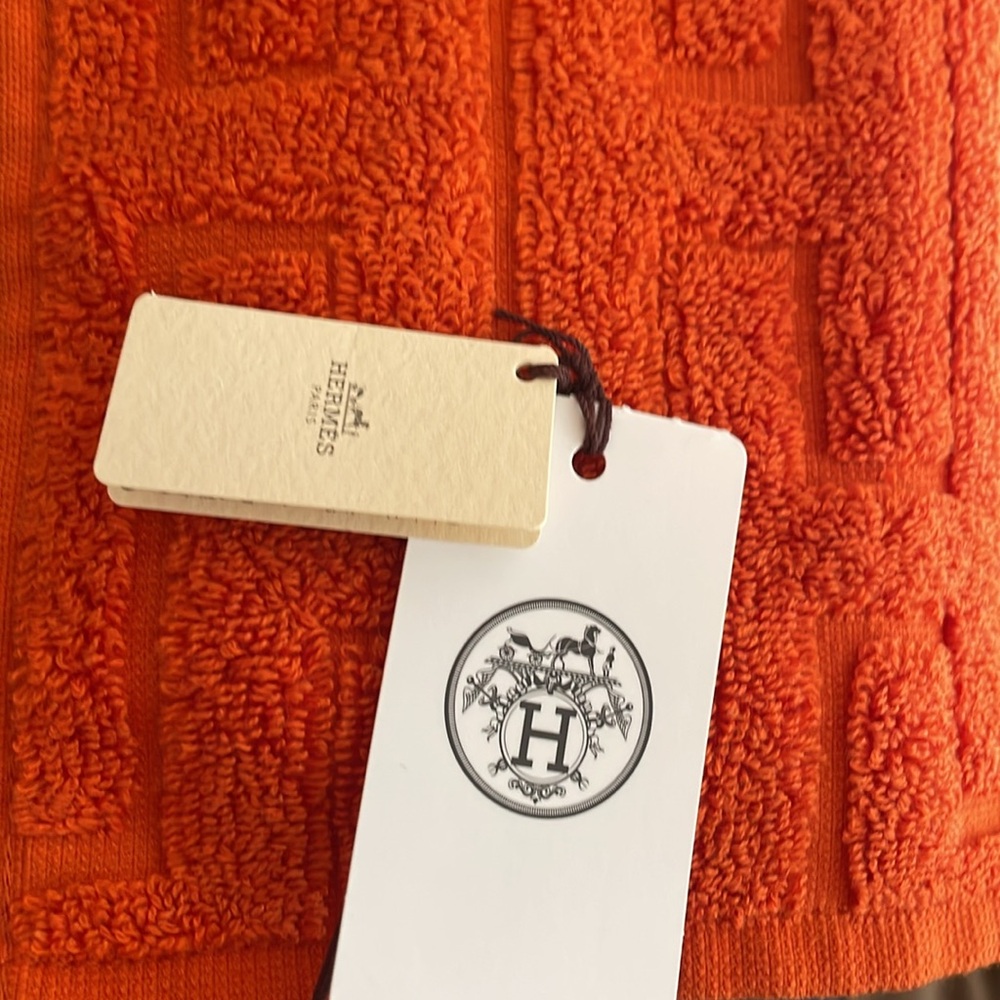 . HERMES ORANGE CARRE STAIRS HAND TOWEL NWT
